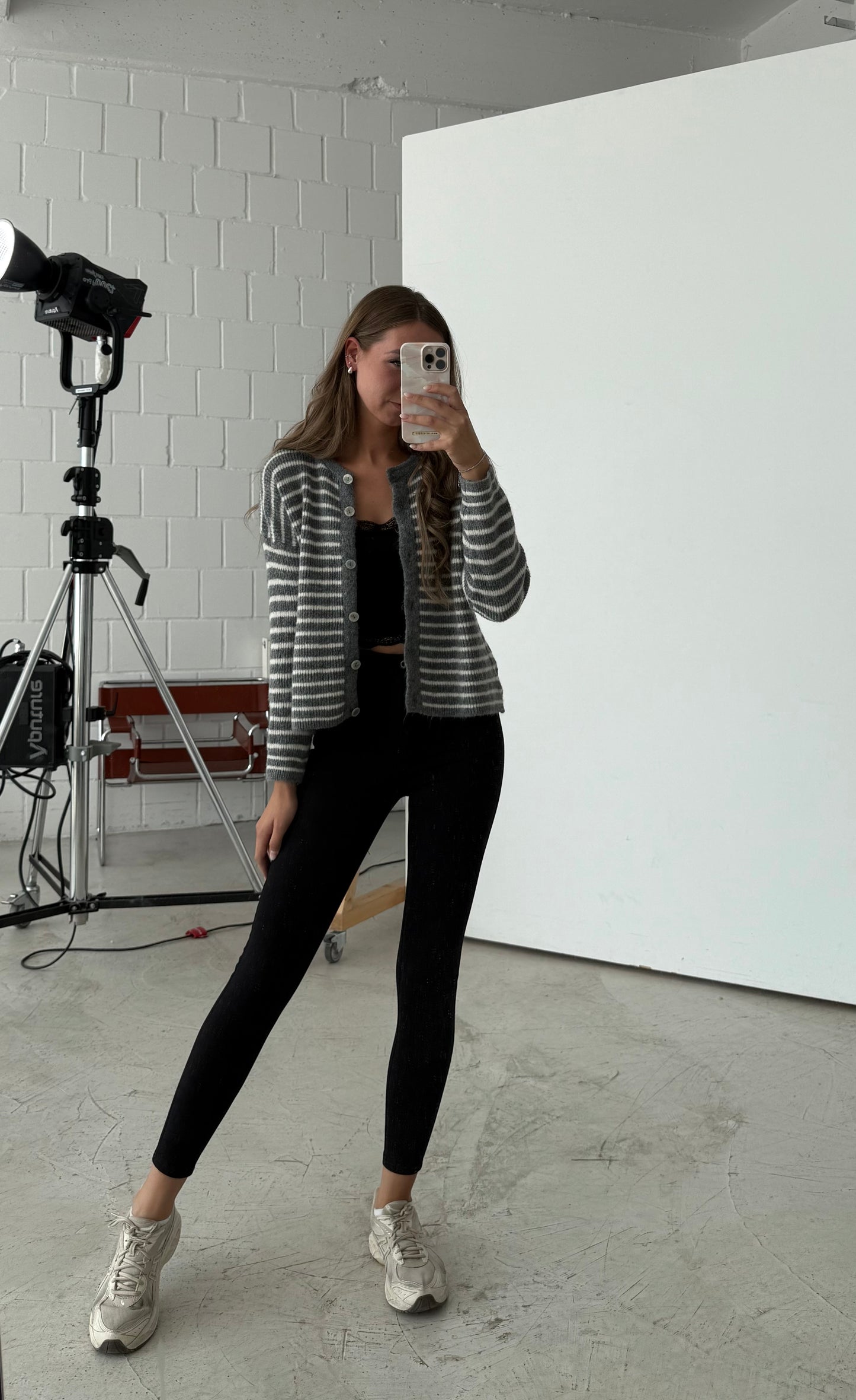 Strickjacke „Milli“ Grau-weiß