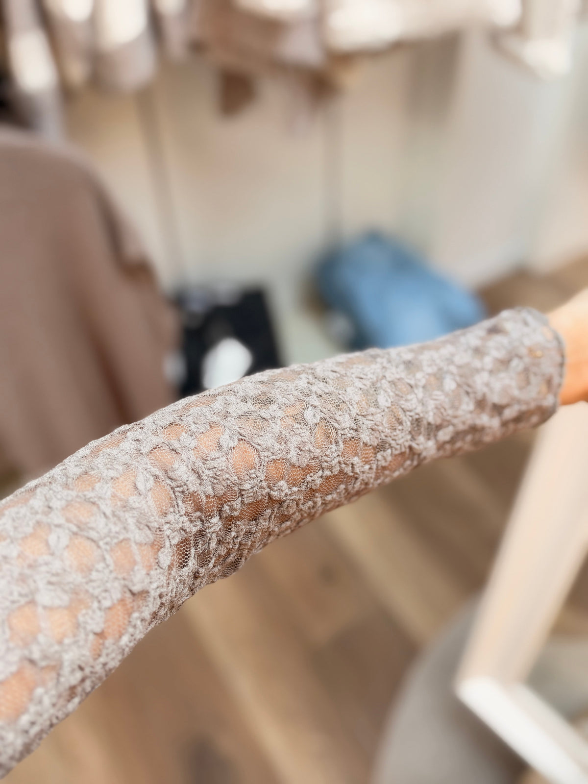 Spitzen Longsleeve „taupe“