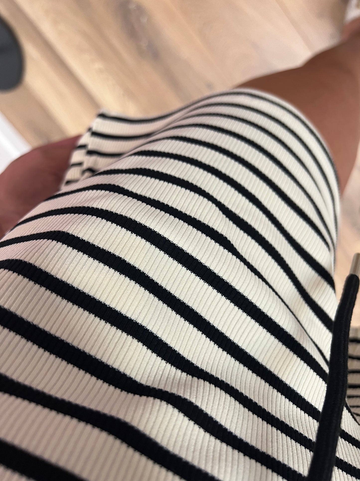 Stoff Shorts Weiß/Schwarz gestreift