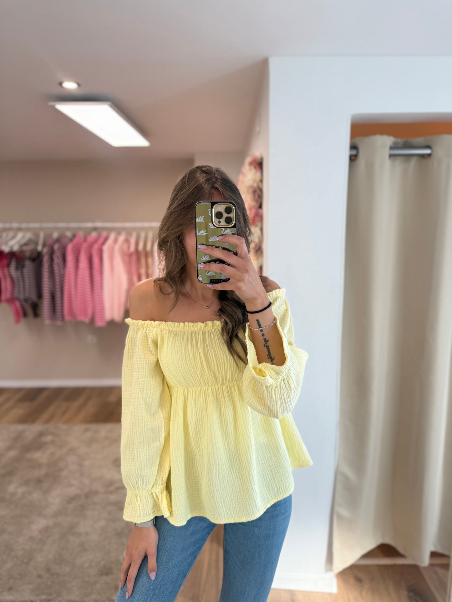 Soft Lemon Off-Shoulder Bluse