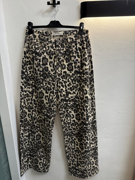 Wide leg Leoprint jeans